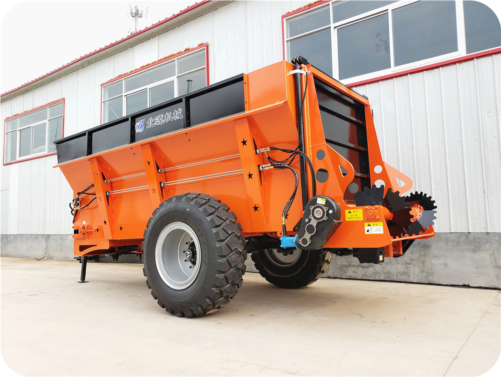 拖拉机牵引式大型固体粪肥抛洒机