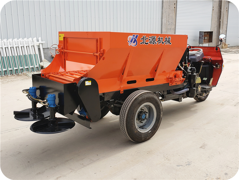 大棚农用三轮车扬粪机