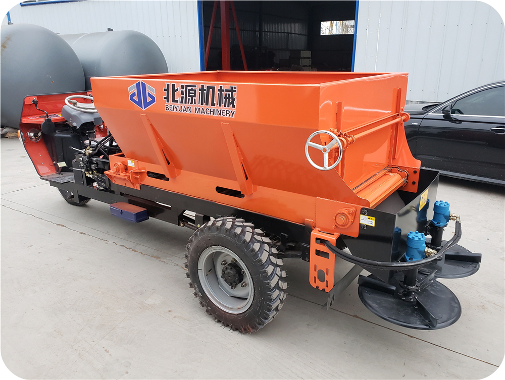 农用三轮带撒粪机