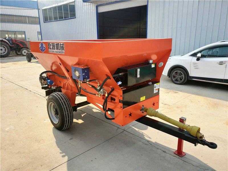 小型撒粪车