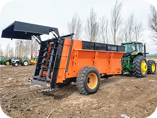 拖拉机牵引式牲畜粪便抛粪车