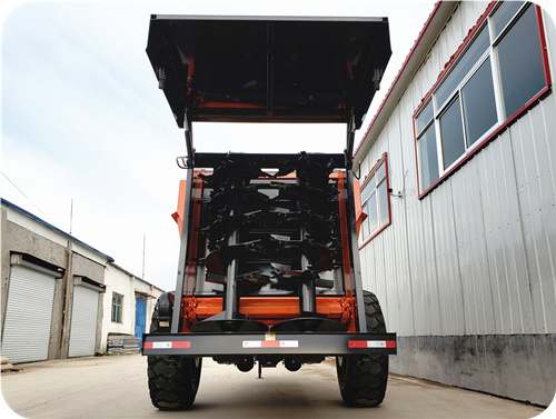 1804拖拉机带有机肥抛撒车