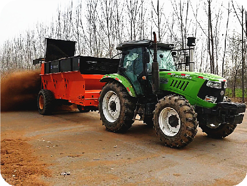 新疆大型拖拉机带撒粪车